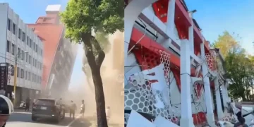 ইণ্ডোনেছিয়াত ৭.৭ প্ৰাবল্যৰ ভূমিকম্প, কমেও ২ জন লোকৰ মৃত্যু; ছুনামীৰ সতৰ্কতা জাৰি