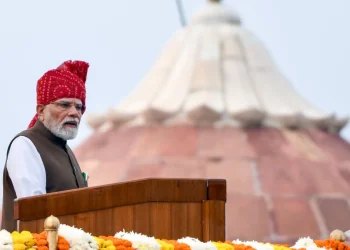 ডিমাগি নক্সাল! শিক্ষিত সমাজৰ ক্ষোভৰ চাপত মোডী চৰকাৰ; লক্ষাধিক ফ’ল’ৱাৰ, নতুন পাৰ্টি