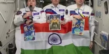 মহাকাশতো উজলিল ত্ৰিৰংগা! ৮০সংখ্যক স্বাধীনতা দিৱসত ভাৰতক শুভেচ্ছা ৰুছ মহাকাশচাৰীৰ