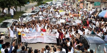 বান সাহায্য আৰু ক্ষতিপূৰণৰ দাবীত চচলত ৰাইজৰ দলৰ প্ৰতিবাদী কাৰ্যসূচী