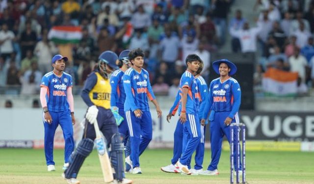 স্মৃতি-শ্বেফালীৰ দুৰ্দান্ত বেটিং, স্পিনাৰৰ ‘ধুমুহা’! শ্ৰীলংকাক পৰাস্ত কৰি এছিয়াৰ শ্ৰেষ্ঠ ভাৰত