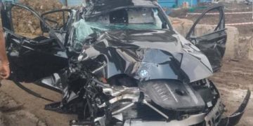 নিয়ন্ত্ৰণ হেৰুৱাই উৰণীয়া সেঁতুৰ পৰা তলত পৰিল বিলাসী BMW; পুৱাই দুৰ্ঘটনাত ৩ জনৰ মৃত্যু