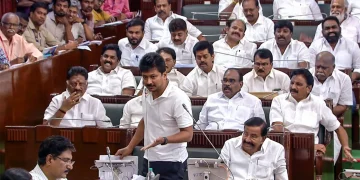 হুলস্থুলৰ মাজতে তামিলনাডু বিধানসভাত সদনৰ পৰা উলিয়াই দিলে বিৰোধী বিধায়কসকলক