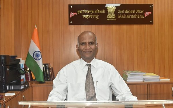 মহাৰাষ্ট্ৰৰ মুখ্য নিৰ্বাচনী বিষয়া এছ চোক্কালিংগম। ফটোঃ সংগ্ৰহীত।