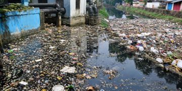 নৈ নহয়, এয়া এতিয়া আৱৰ্জনাময় নলা! বেদখল আৰু পলসৰ গ্ৰাসত গুৱাহাটীৰ ভৰলু-বাহিনী