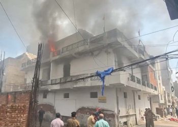 ভৱন খহি পৰাৰ পাছত এইবাৰ অগ্নিকাণ্ড! দিল্লীত জুইত জাহ গ’ল দুজনৰ প্ৰাণ
