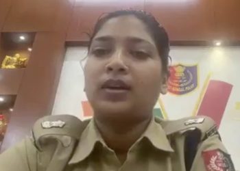 চৰকাৰী নিৰপেক্ষতা নে মত প্ৰকাশৰ অধিকাৰ খৰ্ব? আইপিএছ বুশৰা বানোৰ বদলিয়ে সৃষ্টি কৰিছে দেশজুৰি প্ৰতিক্ৰিয়া
