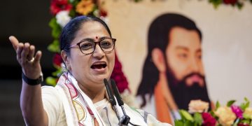 মুখ্যমন্ত্ৰীলৈ জাননী আৰু লগে লগে অনুমোদন! ভোটাৰ তালিকা পুনৰীক্ষণত সাধাৰণ ভোটাৰৰ বাবেও একেই প্ৰক্ৰিয়ানে?