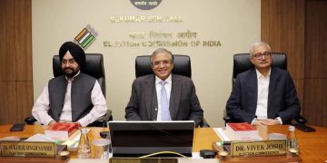 নিৰ্বাচন আয়োগৰ সিদ্ধান্ত গ্ৰহণ প্ৰক্ৰিয়াক লৈ উঠিছে প্ৰশ্ন: নিৰ্বাচন আয়োগৰ ভিতৰচ’ৰাত সঁচাকৈয়ে চলিছে নেকি মতানৈক্য?