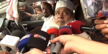 আজমলৰ হুংকাৰ- ‘ইনশাল্লাহ, ময়েই জিকিম’, বিজেপি প্ৰাৰ্থী দেৱাশীষ শৰ্মাক ইংৰাজীত কথা ক’বলৈ ‎প্ৰত্যাহ্বান