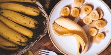 হৃদৰোগৰ আশংকা হ্ৰাস কৰে পকা কলে! পুৱা নে ৰাতি, কেতিয়া কল খোৱাটো স্বাস্থ্যৰ বাবে সৰ্বাধিক উপকাৰী?