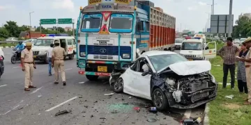 মৰ্মান্তিক! পথ দুৰ্ঘটনাত নিহত ৮ গৰাকী অভিযান্ত্ৰিক শিক্ষাৰ্থী; ট্ৰাকৰ সৈতে প্ৰচণ্ড সংঘৰ্ষ শিক্ষাৰ্থীৰ বাহনৰ