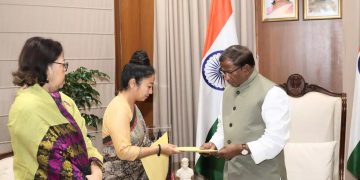 ন্যায় বিচাৰি কৰ্ট-কাছাৰীৰ দুৱাৰে দুৱাৰে গৰিমা শইকীয়া গাৰ্গ : এইবাৰ হস্তক্ষেপ  বিচাৰি ৰাজ্যপালক স্মাৰক পত্ৰ জুবিন পত্নীৰ