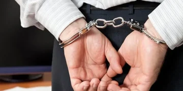 চাৰিটা পৰিচয়, ভুৱা মাটিৰ কাৰবাৰ! আৰক্ষীৰ জালত ‘কাশ্মীৰৰ চাৰ্লছ শোভৰাজ’, কেনেকৈ ধৰা পৰিল?