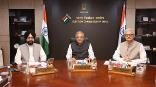 নিৰ্বাচন আয়োগৰ ভূমিকাক লৈ তোলপাৰৰ মাজতে ৪২গৰাকী প্ৰাক্তন ন্যায়াধীশৰ মুকলি পত্ৰ