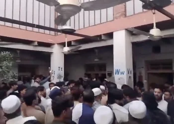 পাকিস্তানত স্কুলৰ চাদ ভাঙি কমেও ২৯ জনৰ মৃত্যু! নিহতৰ ভিতৰত ২৮টিয়েই শিশু, এগৰাকী শিক্ষয়িত্ৰী