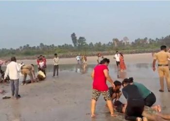 পিকনিকলৈ গৈ মৰ্মান্তিক পৰিণতি; গা ধুবলৈ নামি সাগৰত উটি গ’ল ৮ গৰাকী কলেজীয়া শিক্ষাৰ্থী