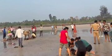 পিকনিকলৈ গৈ মৰ্মান্তিক পৰিণতি; গা ধুবলৈ নামি সাগৰত উটি গ’ল ৮ গৰাকী কলেজীয়া শিক্ষাৰ্থী