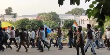 ‘৩০ মিনিটৰ ভিতৰত ঠাই খালী কৰক’, জামিয়াৰ প্ৰতিবাদকাৰী শিক্ষাৰ্থীক সকীয়নি পঞ্জীয়কৰ, নহ’লে আইনী ব্যৱস্থা
