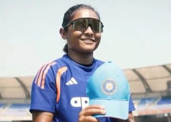 আন্তঃৰাষ্ট্ৰীয় ক্ৰিকেটত জিন্টিমণিৰ নতুন যাত্ৰা! অধিনায়কৰ পৰা ‘ডেবিউ কেপ’ গ্ৰহণ কৰি আৱেগিক অসম কন্যা