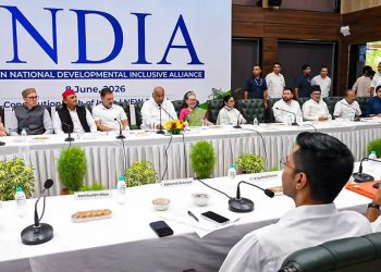 দিল্লীৰ পঞ্চতাৰকা হোটেলত বহিব বিৰোধীৰ ‘মক পাৰ্লিয়ামেণ্ট’! মুখ্য নিৰ্বাচন আয়ুক্ত জ্ঞানেশ কুমাৰৰ বিৰুদ্ধে অনা হ’ব মহাভিযোগ প্ৰস্তাৱ