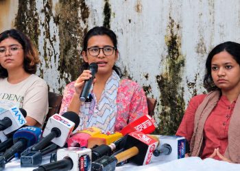 “চৰকাৰক প্ৰশ্ন কৰাত বাধা দিয়া শান্তি আমাক নালাগে!” দিল্লী আৰক্ষীৰ ‘পীচ বণ্ড’ত স্বাক্ষৰ নকৰাৰ হুংকাৰ ছাত্ৰ নেত্ৰী নেহা বৰাৰ