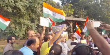 SIRৰ বিৰুদ্ধে নাগৰিক সমাজৰ প্ৰতিবাদ; হায়দৰাবাদত মানৱ শৃংখলত ভাগ ল’লে অৰ্থনীতিবিদ পৰকলা প্ৰভাকৰে